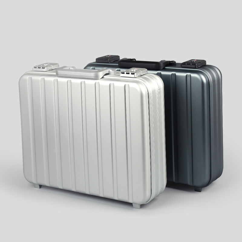 Aluminiowe luksusowe pudełko n – Luxury Watch Travel Case recenzja i cena